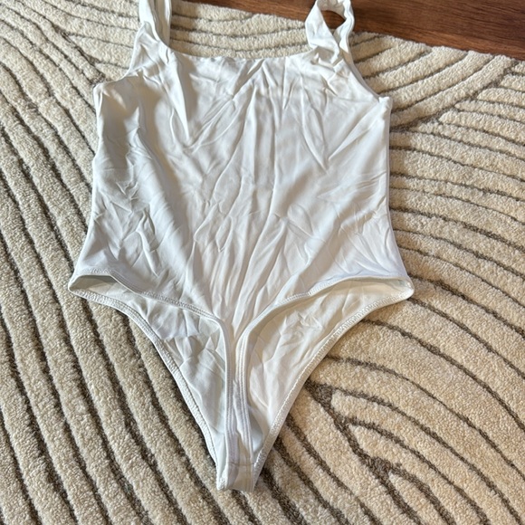 NWOT aritzia babton bodysuit - Picture 4 of 4